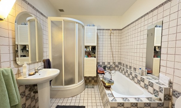 Resale - Freistehende Villa -
Perin