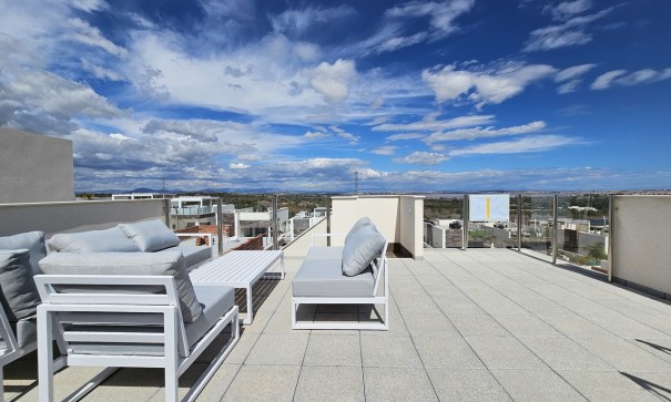 Videresalg - Fritliggende villa -
Villamartín