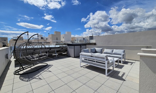 Videresalg - Fritliggende villa -
Villamartín