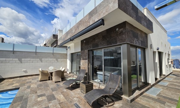 Videresalg - Fritliggende villa -
Villamartín