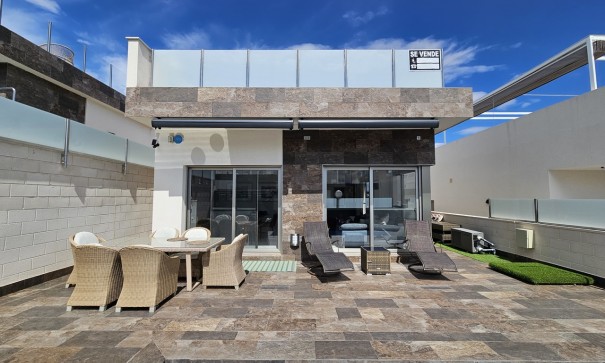 Videresalg - Fritliggende villa -
Villamartín