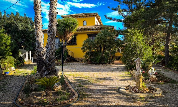 Videresalg - Finca landejendom -
Orihuela