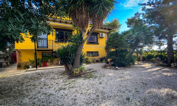 Videresalg - Finca landejendom -
Orihuela