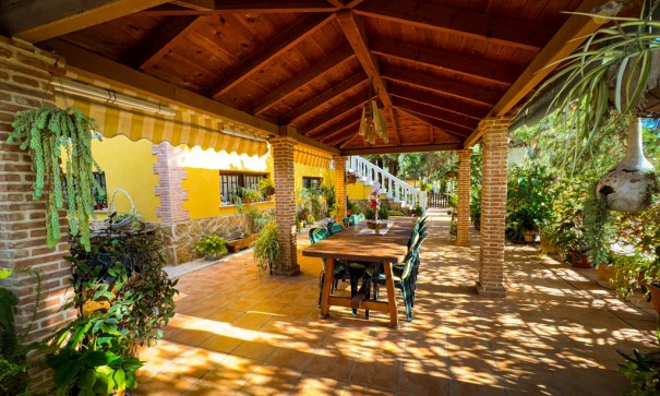 Videresalg - Finca landejendom -
Orihuela