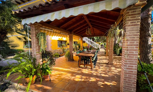 Videresalg - Finca landejendom -
Orihuela