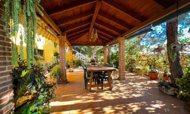 Videresalg - Finca landejendom -
Orihuela