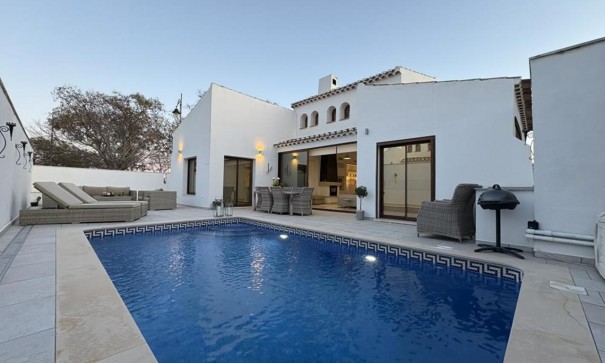 Videresalg - Fritliggende villa -
El Valle Golf Resort