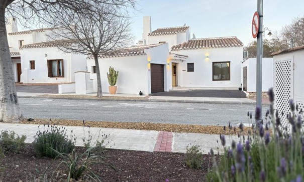 Videresalg - Fritliggende villa -
El Valle Golf Resort