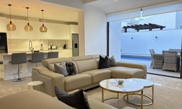 Videresalg - Fritliggende villa -
El Valle Golf Resort