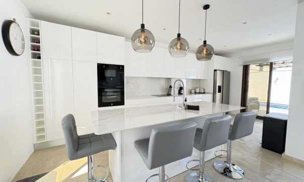 Videresalg - Fritliggende villa -
El Valle Golf Resort