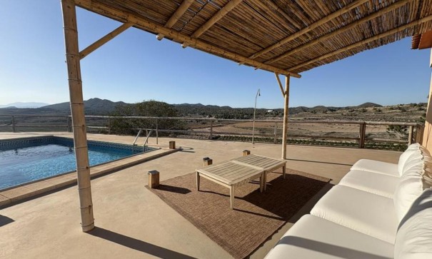 Videresalg - Fritliggende villa -
Gea y Truyols