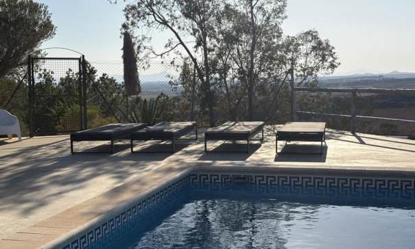 Videresalg - Fritliggende villa -
Gea y Truyols