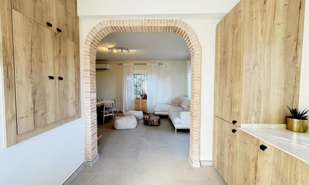 Videresalg - Fritliggende villa -
Gea y Truyols