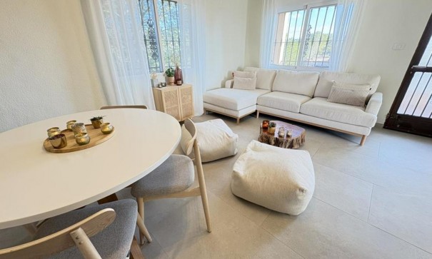 Videresalg - Fritliggende villa -
Gea y Truyols