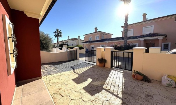 Återförsäljning - Fristående villa -
Altaona Golf and Country Village