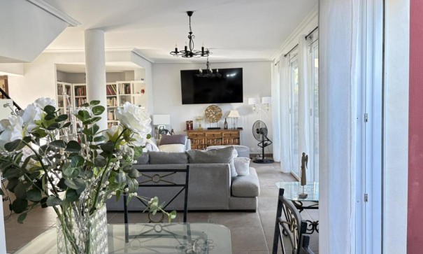 Återförsäljning - Fristående villa -
Altaona Golf and Country Village