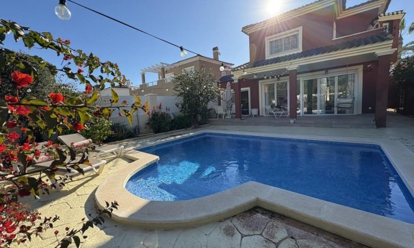 Återförsäljning - Fristående villa -
Altaona Golf and Country Village