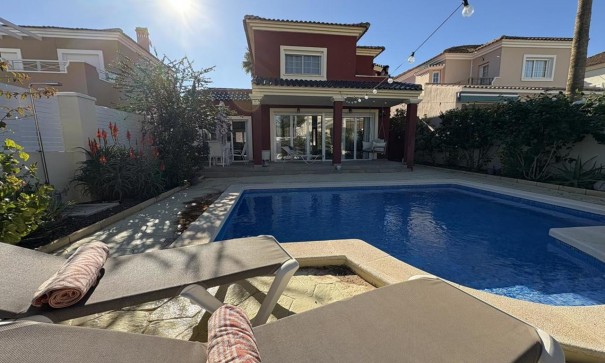 Återförsäljning - Fristående villa -
Altaona Golf and Country Village