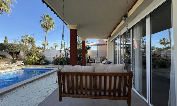 Återförsäljning - Fristående villa -
Altaona Golf and Country Village