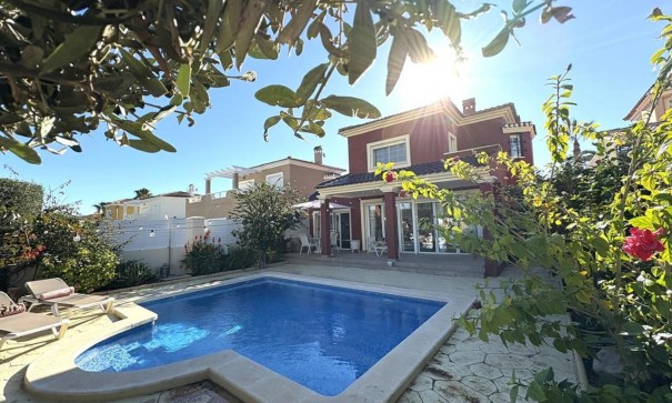 Återförsäljning - Fristående villa -
Altaona Golf and Country Village