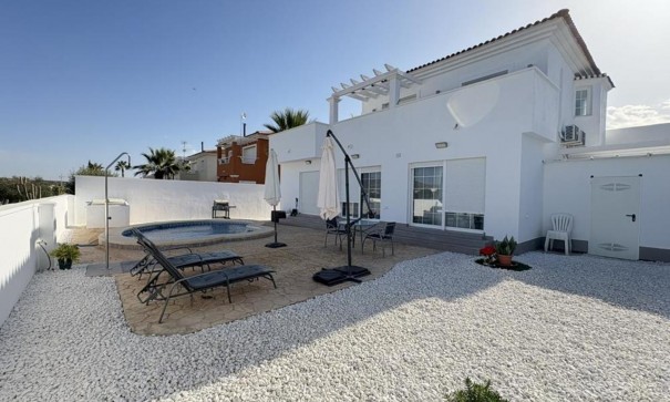 Herverkoop - Vrijstaande Villa -
Altaona Golf and Country Village