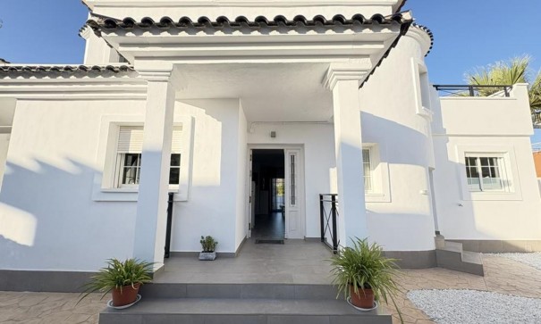 Herverkoop - Vrijstaande Villa -
Altaona Golf and Country Village