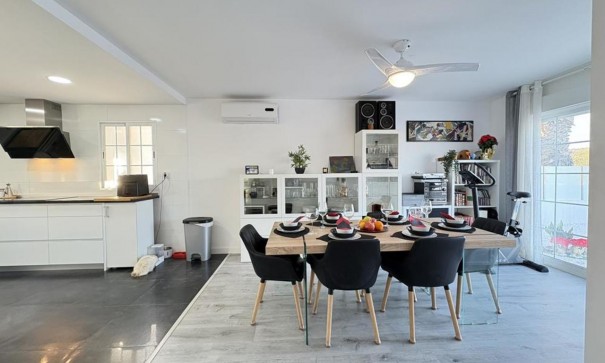 Herverkoop - Vrijstaande Villa -
Altaona Golf and Country Village