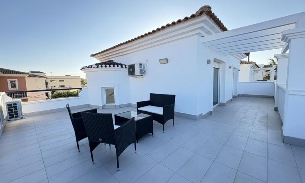 Herverkoop - Vrijstaande Villa -
Altaona Golf and Country Village