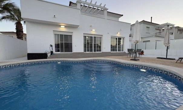 Herverkoop - Vrijstaande Villa -
Altaona Golf and Country Village