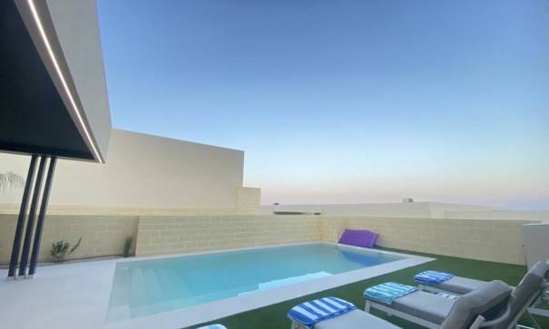 Sale - Detached Villa -
Altaona Golf and Country Village