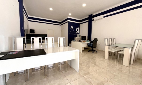 Venta - Comercial -
Playa Flamenca