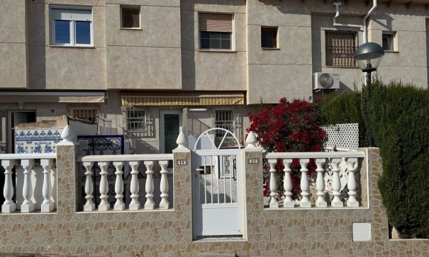 Sale - Town house -
La Mata