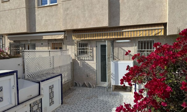 Sale - Town house -
La Mata