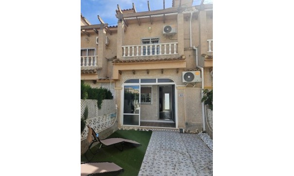 Sale - Town house -
La Mata