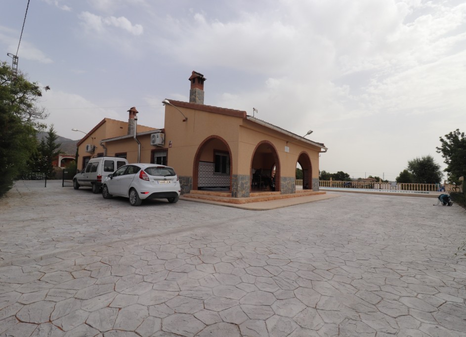 Resale - country house -
Albatera