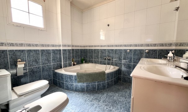 Sprzedaż - Willa wolnostojąca -
La Zenia