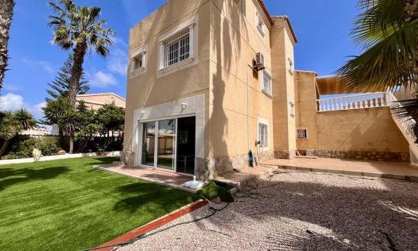 Sprzedaż - Willa wolnostojąca -
La Zenia