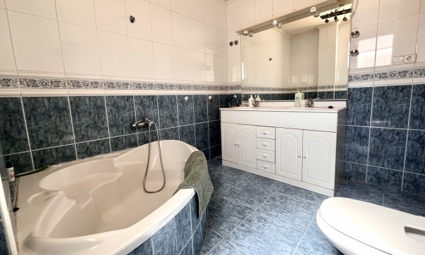 Sprzedaż - Willa wolnostojąca -
La Zenia