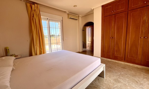 Sprzedaż - Willa wolnostojąca -
La Zenia