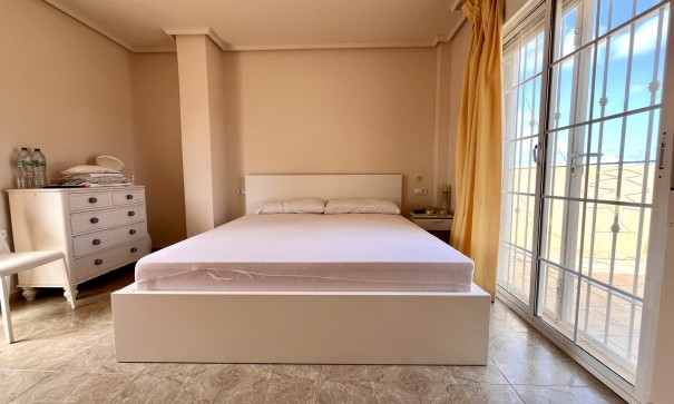 Sprzedaż - Willa wolnostojąca -
La Zenia