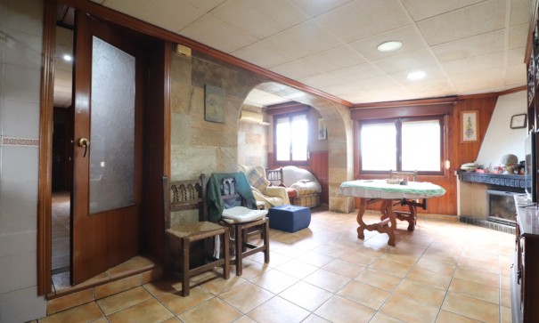 Återförsäljning - Fristående villa -
Heredades - Heredades - Village