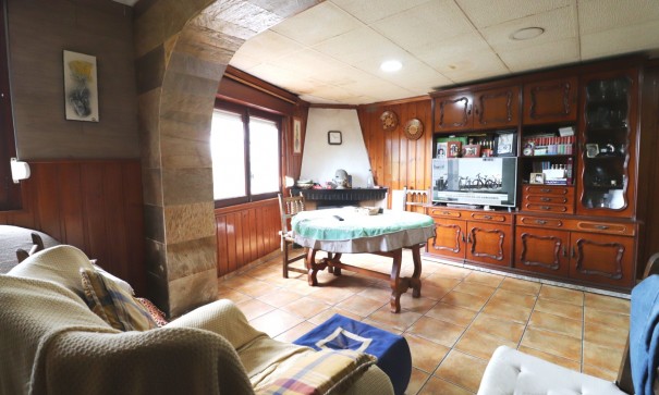 Återförsäljning - Fristående villa -
Heredades - Heredades - Village