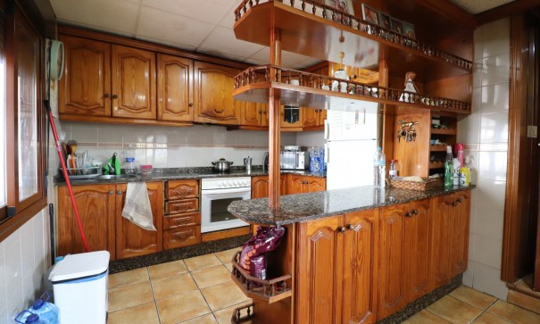 Återförsäljning - Fristående villa -
Heredades - Heredades - Village