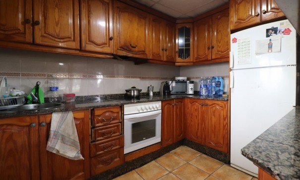 Återförsäljning - Fristående villa -
Heredades - Heredades - Village