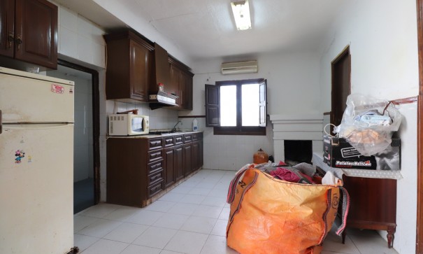 Återförsäljning - Fristående villa -
Heredades - Heredades - Village