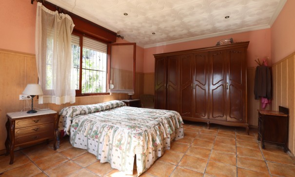 Återförsäljning - Fristående villa -
Heredades - Heredades - Village