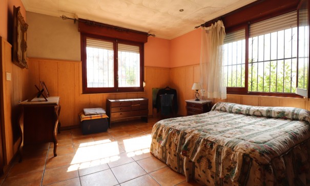 Återförsäljning - Fristående villa -
Heredades - Heredades - Village