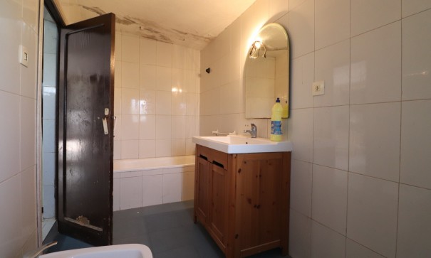 Återförsäljning - Fristående villa -
Heredades - Heredades - Village