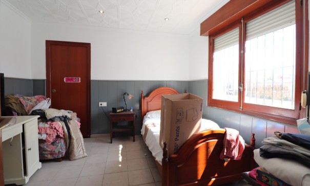 Återförsäljning - Fristående villa -
Heredades - Heredades - Village