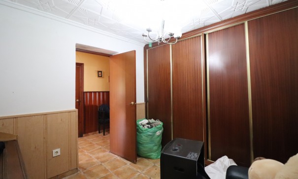 Återförsäljning - Fristående villa -
Heredades - Heredades - Village